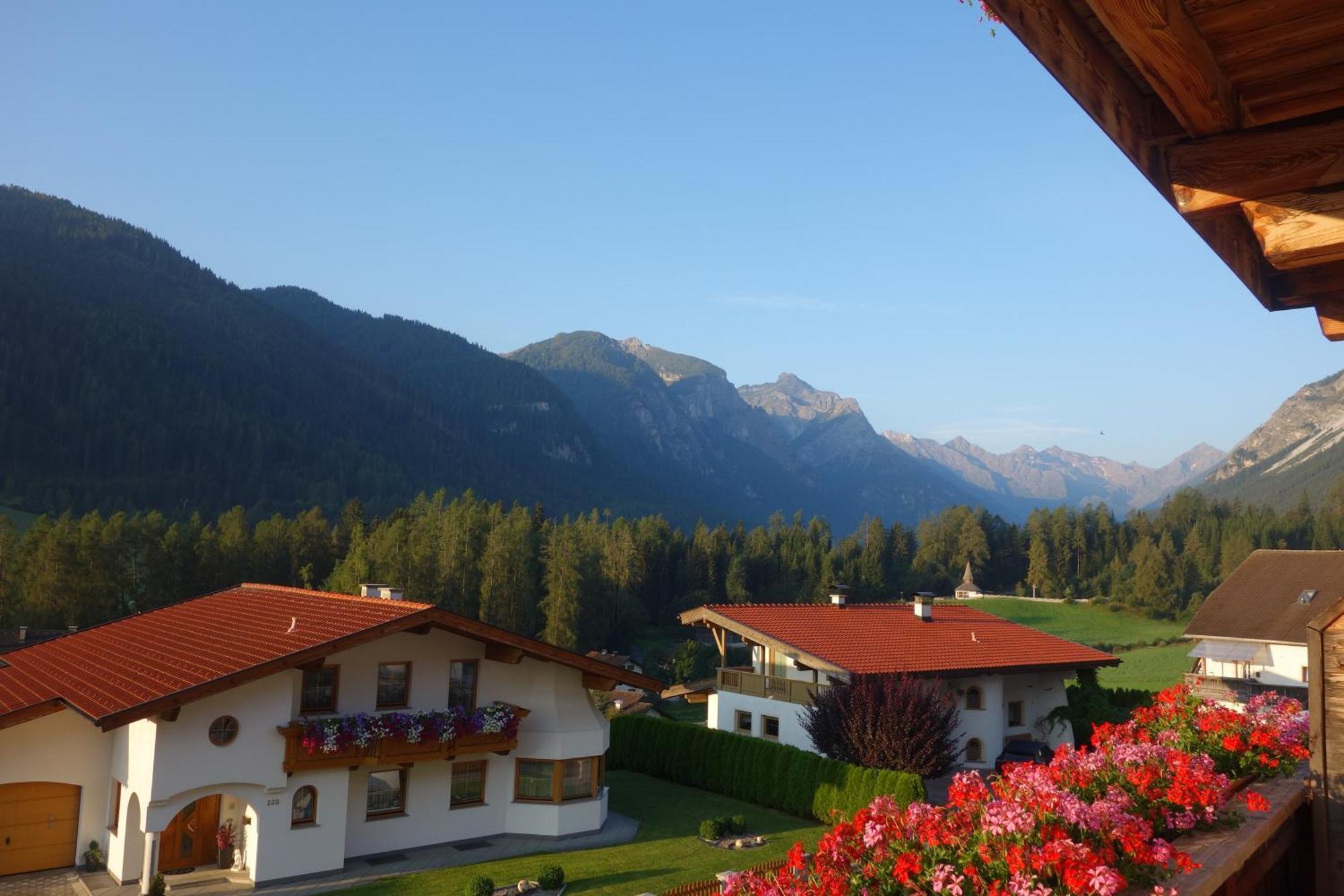 Alpen Gasthof Apartments Hohe Burg Trins Exterior photo